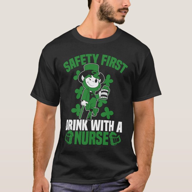 Camiseta Irish St Patrick's Day Safety First Drink With A N (Frente)
