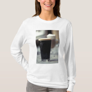 Camiseta Irlanda. Cerveja preta.
