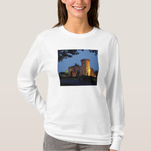 Camiseta Irlanda, o Castelo Dromoland iluminado ao crepúscu