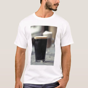 Camiseta Irlanda. Pinta de stout.