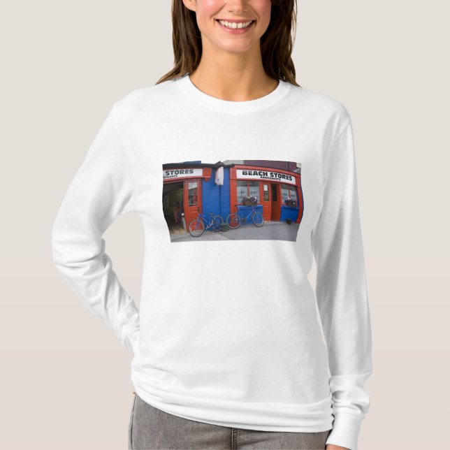 Camiseta Irlanda, Strandhill. Fachadas de lojas com bicicle (Frente)