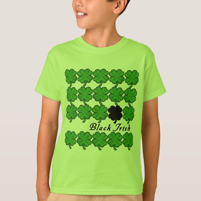 Camiseta Irlandês preto com lotes dos trevos (Frente)