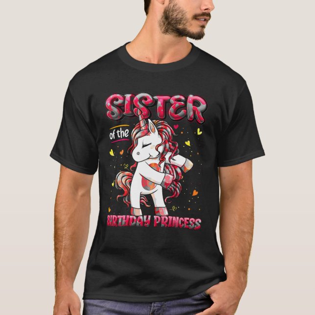 Camiseta Irmã Da Princesa De Aniversário Flagindo Unicórnio (Frente)