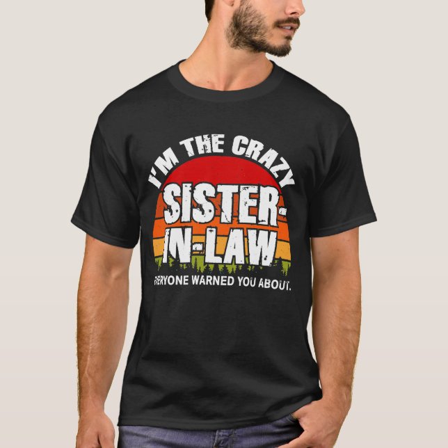 Camiseta Irmã Engraçada em Direito dá ideias para o anivers (Frente)