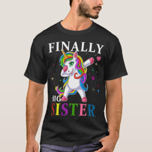 Camiseta irmã mais velha finalmente unicórnio