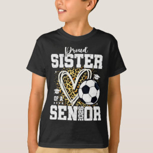 Camiseta Irmã Orgulhosa De Uma Formatura De Futebol Senior