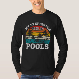 Camiseta Irmã postiça nadadora piada retrô faz xixi na pisc