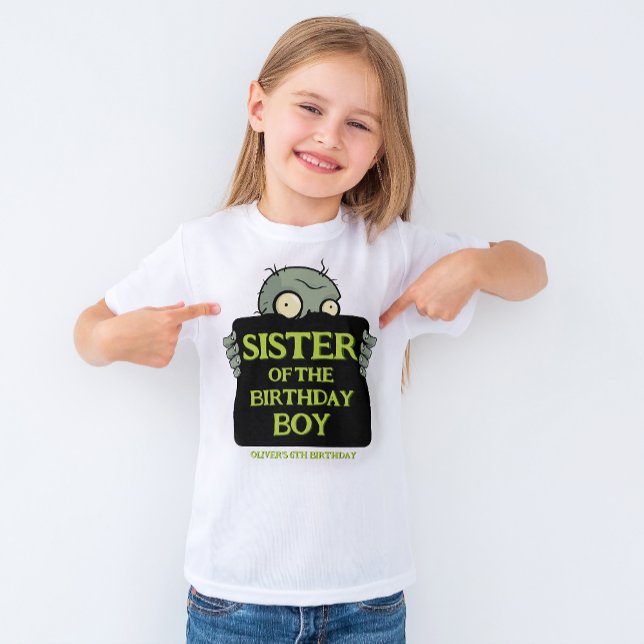 Camiseta Irmã Zombie dos Monstros Engraçados Birthday Boy (Criador carregado)