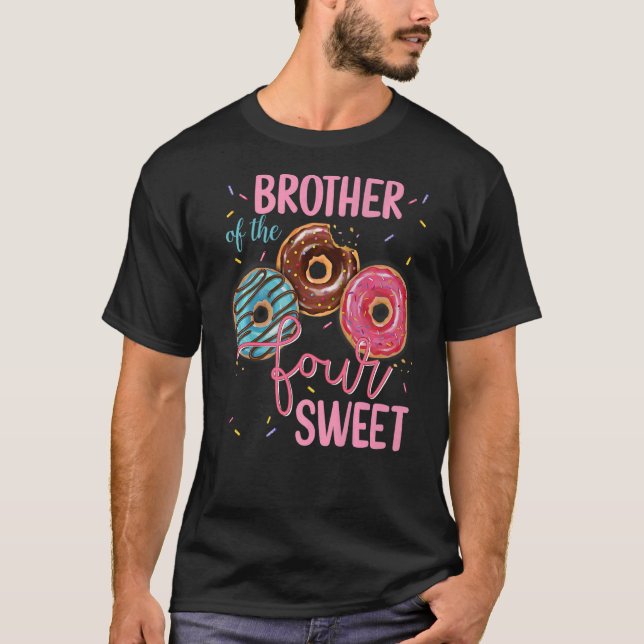 Camiseta Irmão Da Doce Festa De Quatro Rosquinhas No 4º Bda (Frente)