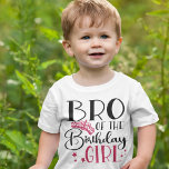 Camiseta Irmão da Garota de Aniversário Coincidência de Esq<br><div class="desc">Procurando uma camisa de aniversário que fará sua festa terminar? Olhe só as camisas da nossa equipe de aniversário! Estas camisetas de na moda são perfeitas para qualquer festa de aniversário do dia fora. Nossas camisas combinam um presente de excelente para seus amigos e família, e podem ser vestidas juntas...</div>