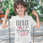 Camiseta Irmão da Garota de Aniversário Coincidência de Esq<br><div class="desc">Procurando uma camisa de aniversário que fará sua festa terminar? Olhe só as camisas da nossa equipe de aniversário! Estas camisetas de na moda são perfeitas para qualquer festa de aniversário do dia fora. Nossas camisas combinam um presente de excelente para seus amigos e família, e podem ser vestidas juntas...</div>