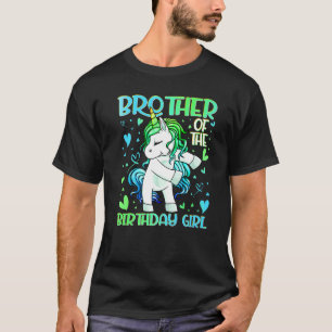 Camiseta Irmão da Garota de Aniversário Flagindo Unicórnio