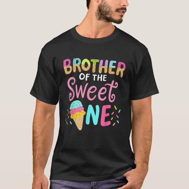 Camiseta Irmão de um doce, um aniversário a combinar com ge (Frente)