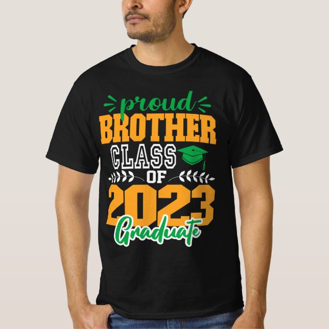 Camiseta IRMÃO Orgulhoso da Classe 2023 MODERN SCRIPT FORMA (Frente)