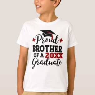 Camiseta Irmão Orgulhoso de um boné vermelho-formando T-S