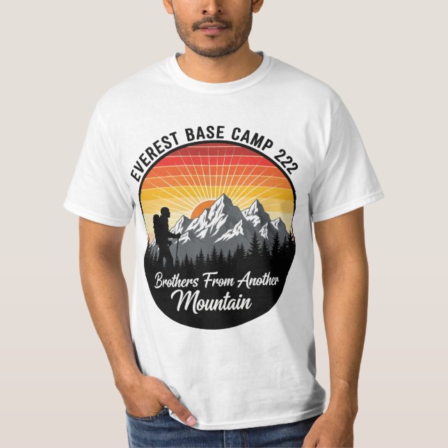 Camiseta Irmãos De Outra Montanha Everest Caminhando (Frente)