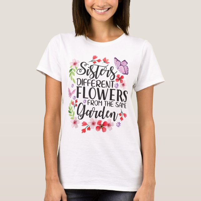 Camiseta Irmãs Diferentes Flores Do Mesmo Jardim Engraçado (Frente)