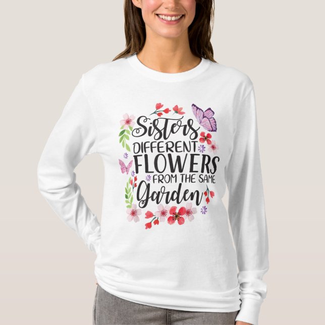 Camiseta Irmãs Diferentes Flores Do Mesmo Jardim Engraçado (Frente)