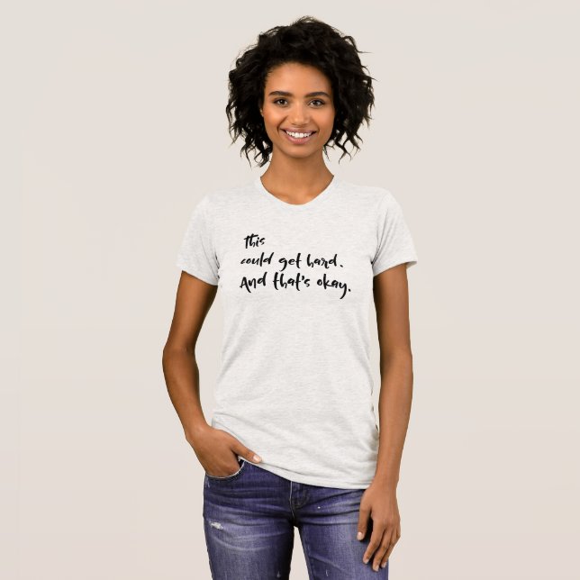 Camiseta "Isso pode ter duro. E está tudo bem." Tipografia (Frente Completa)