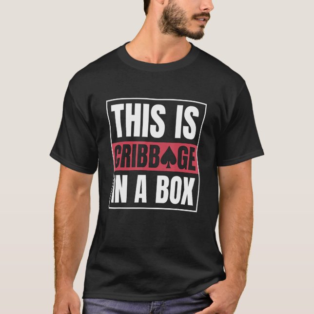 Camiseta Isto É Crítico Em Uma Caixa Play Card Conselho Gam (Frente)