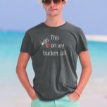 Camiseta Isto Estava Na Minha Lista De Baldes De Férias.<br><div class="desc">Este design foi criado através da arte digital. Você pode mudar o estilo desta camisa escolhendo Mais > sob a opção de estilo. Ele pode ser personalizado na área fornecida ou personalizada escolhendo o clique para personalizar a opção e alterar o nome, as iniciais ou as palavras. Você também pode...</div>