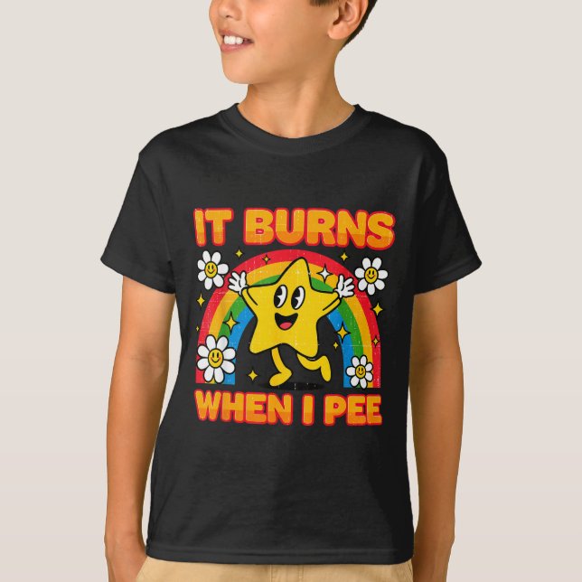 Camiseta It Burns When I Pee Y2k Ironic Sarcastic Saying Em (Frente)