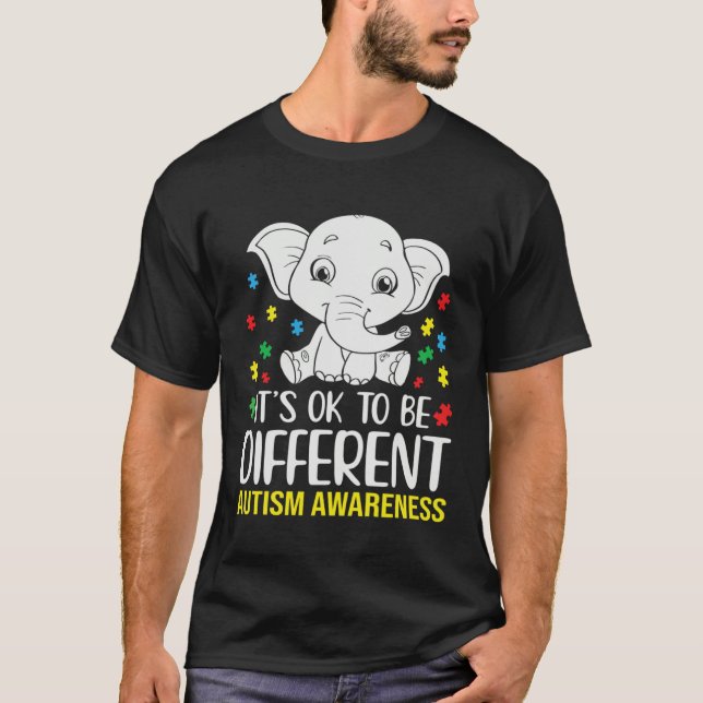 Camiseta It s Ok to Be Different Autism Awareness Puzzle El (Frente)