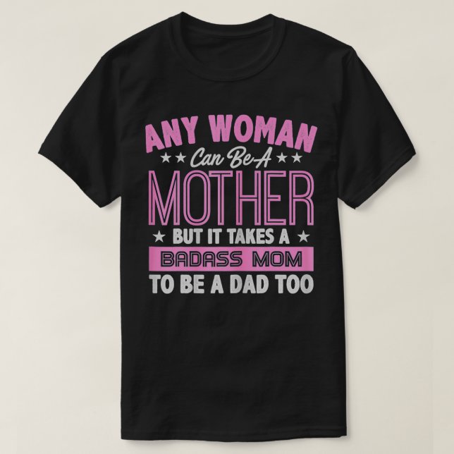 Camiseta It Takes A Badass Mom To Be A Dad Single Mother  (Frente do Design)