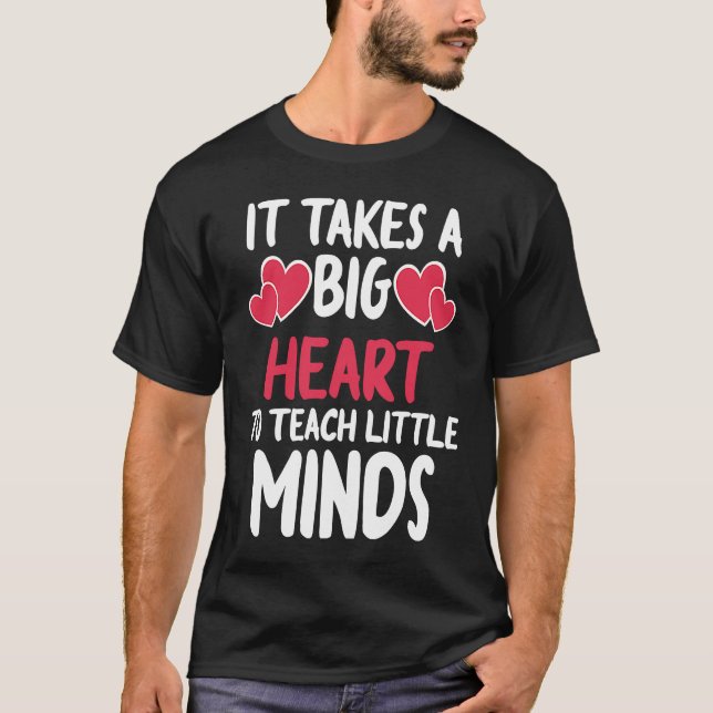 Camiseta It Takes A Big Heart To Teach Little Minds Teacher (Frente)
