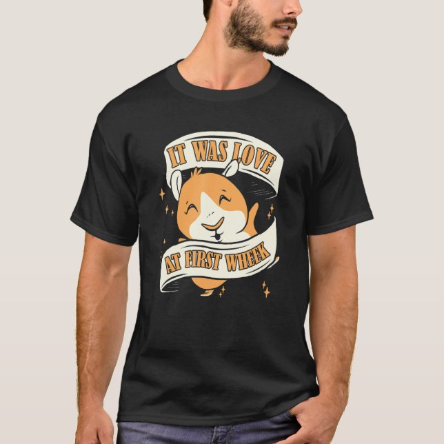 Camiseta It Was Love At First Wheek Guinea Pig 1 (Frente)