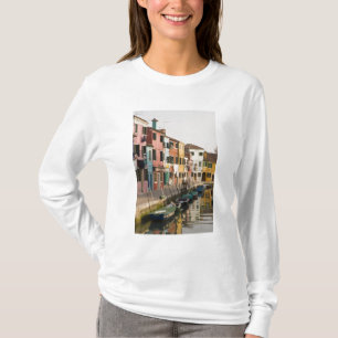 Camiseta Itália, Burano. Casas coloridas alinham um