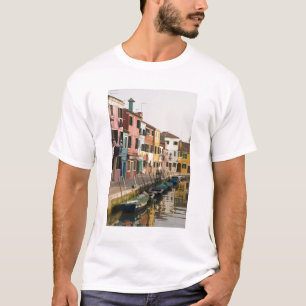 Camiseta Itália, Burano. Casas coloridas da linha a