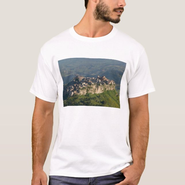 Camiseta Itália, Sicília, Enna, Calascibetta, Manhã Ver 2 (Frente)