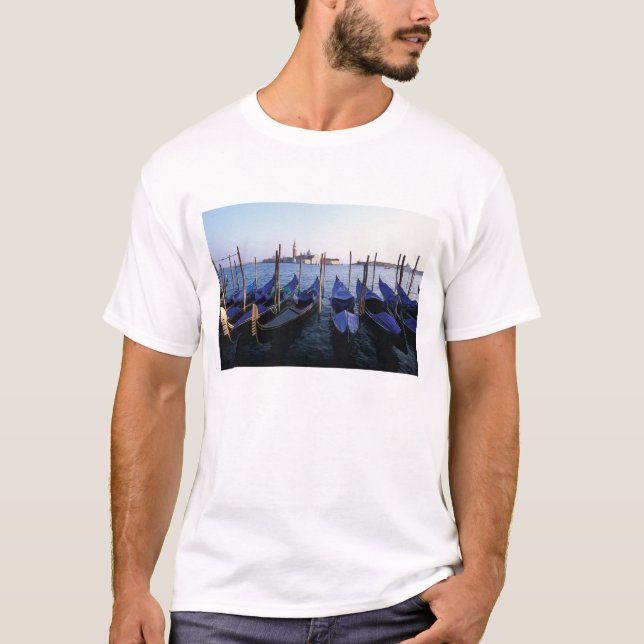 Camiseta Itália, Veneto, Veneza, Fila de Gondolas e San (Frente)