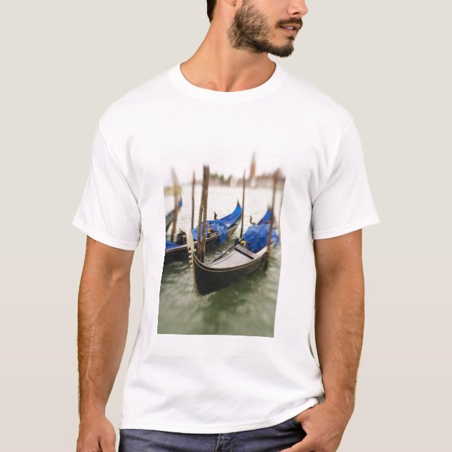 Camiseta Itália, Veneza, Foco Seletivo de Gondola na (Frente)