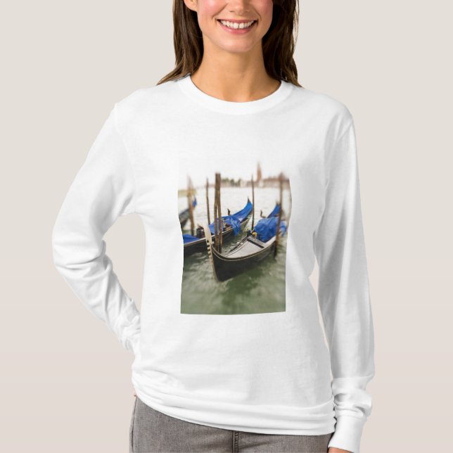 Camiseta Itália, Veneza, Foco Seletivo de Gondola na (Frente)