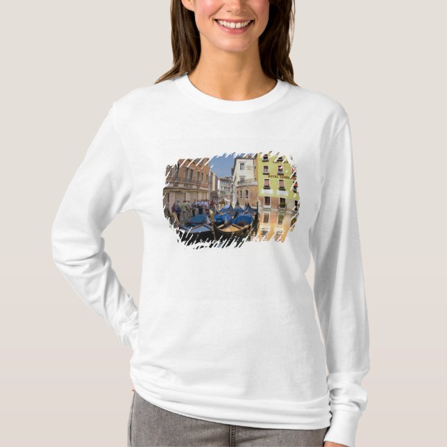 Camiseta Itália, Veneza, gôndolas ancoradas ao longo do can (Frente)