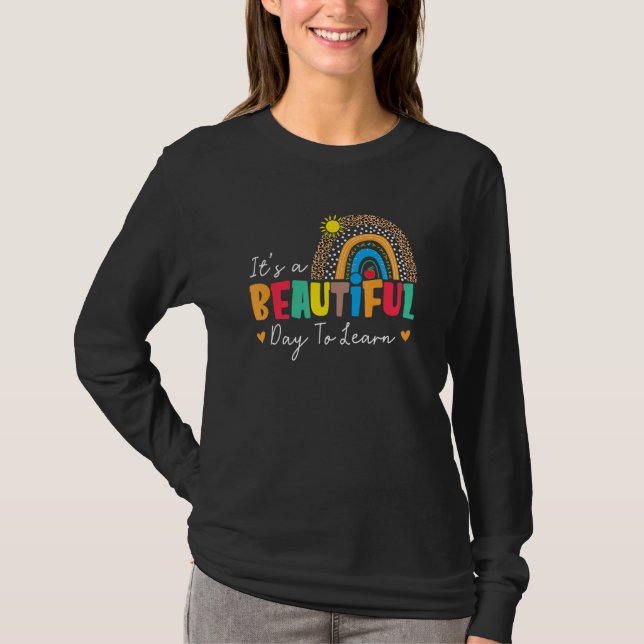 Camiseta It's A Beautiful Day To Learn Boho Rainbow Teacher (Frente)