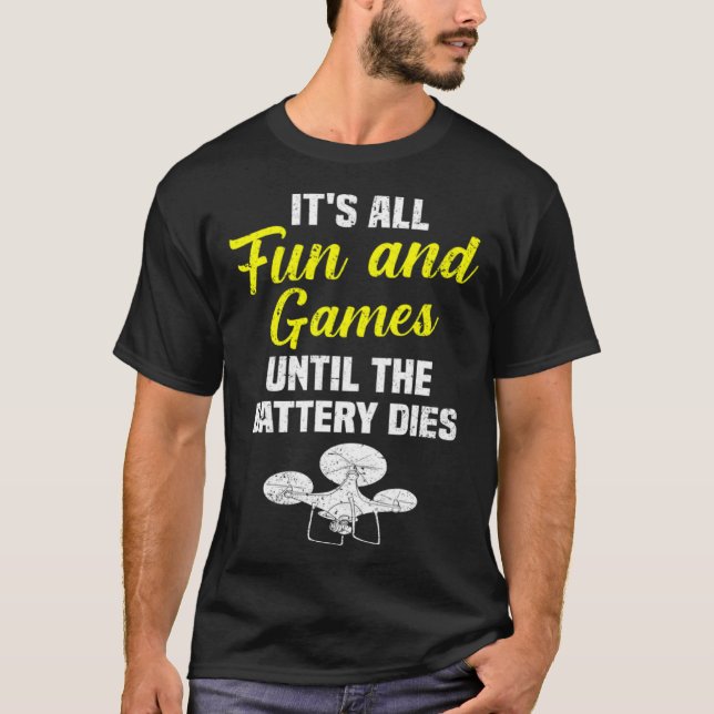 Camiseta It's All Fun And Games Until The Battery Dies Dron (Frente)