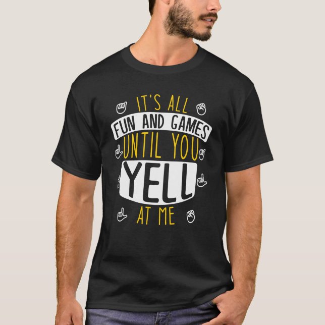 Camiseta It's All Fun And Games Until You Yell At Me Deafne (Frente)