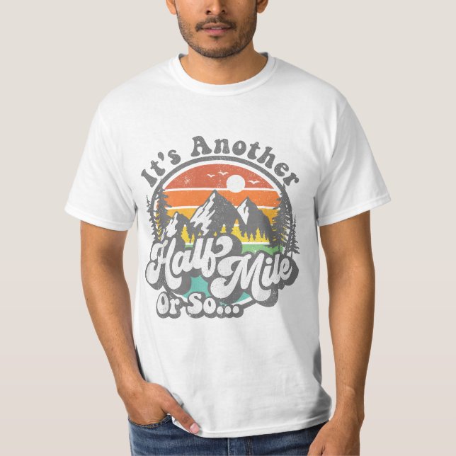 Camiseta Its Another Half Mile Or So Funny Camping Hiking C (Frente)
