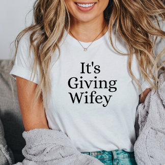 Camiseta It's Giving Wifey Bride 