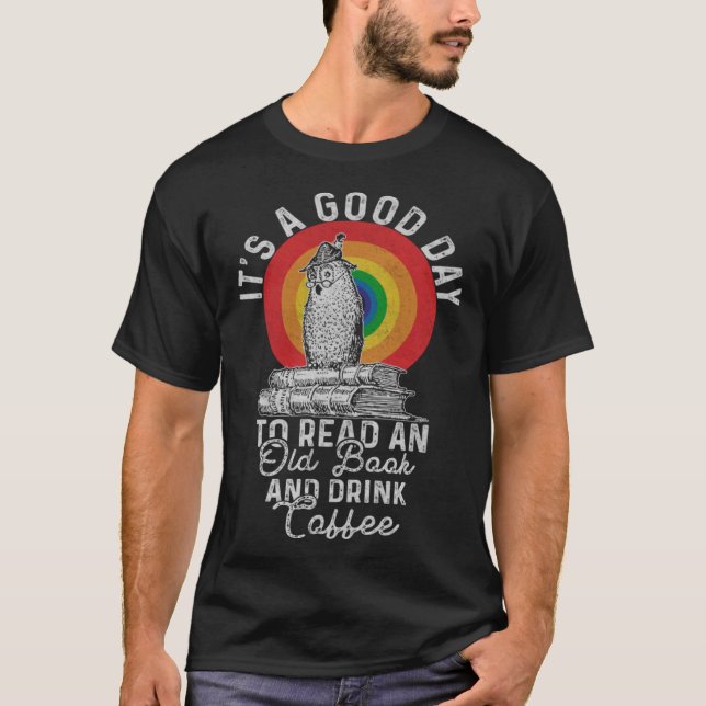 Camiseta It's Good Day To Read An Old Book And Drink Coffee (Frente)