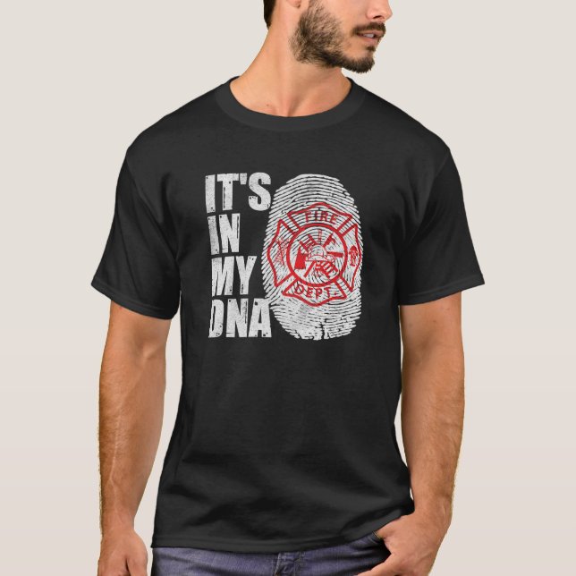 Camiseta Its In My DNA Fireman Firefighters Fire Fighter (Frente)