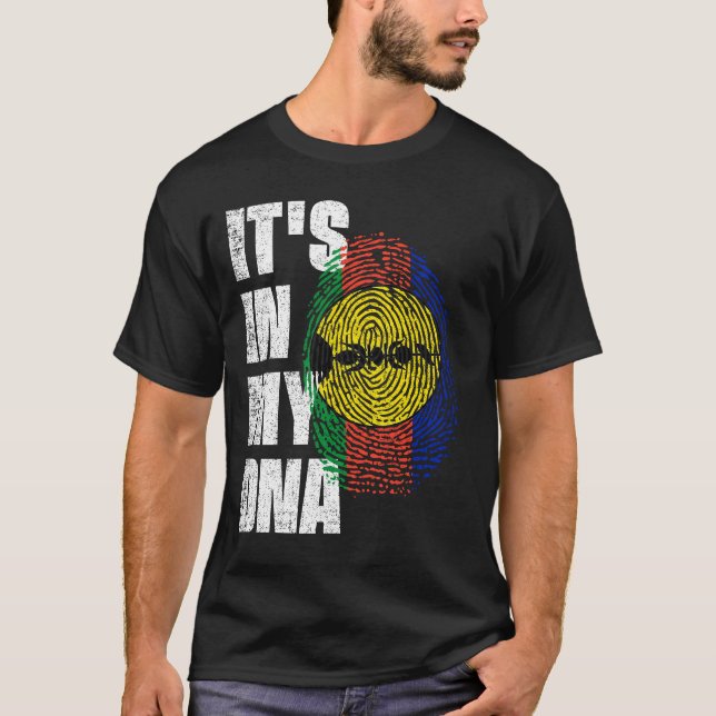 Camiseta IT'S IN MY DNA New Caledonia Flag (Frente)