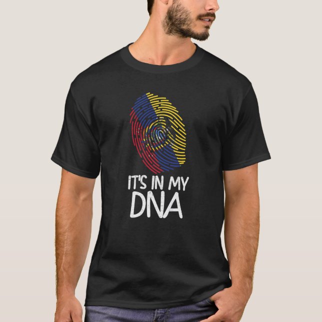 Camiseta It's In My DNA  Proud Ecuadorian Flag Fingerprint (Frente)