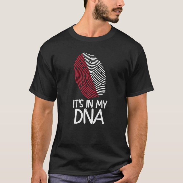Camiseta It's In My DNA  Proud Polish Flag Fingerprint (Frente)