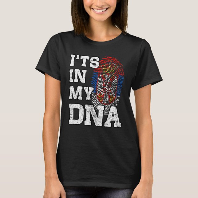 Camiseta It's In My DNA Serbian Fingerprint Proud Serbia Fl (Frente)
