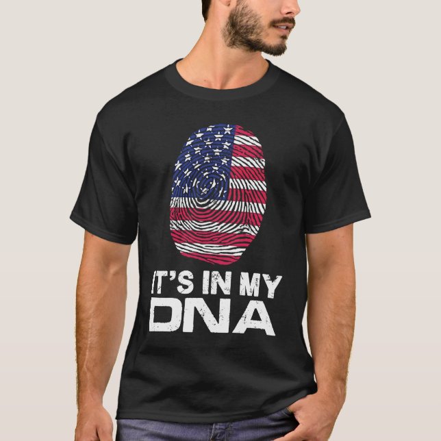 Camiseta IT'S MY DNA IN Flag National Pride Fingerprint Nat (Frente)