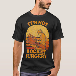 Camiseta Its Not Rocket Surgery  Retro Surgeon Rocket